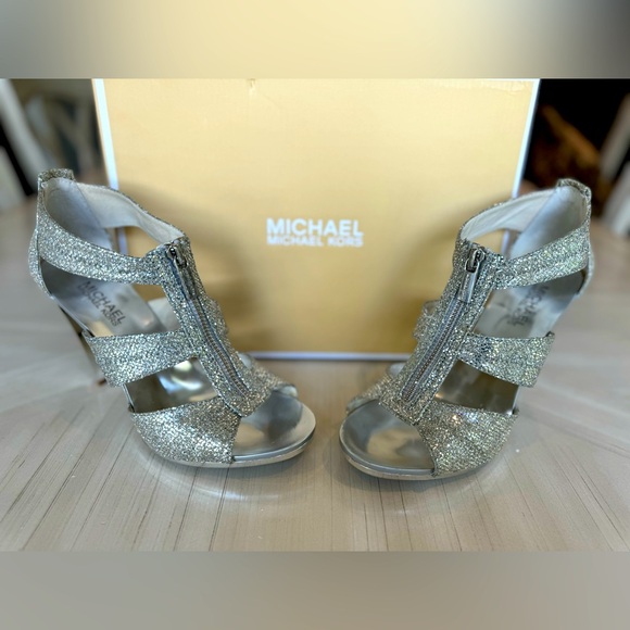 Michael Kors Silver Berkley T-Strap Glitter Party Shoes Size 7.5M - Picture 4 of 9
